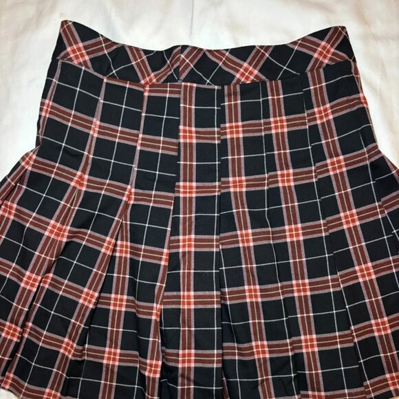 H&M Red/Black Pleated Plaid Skirt, Size 6, Preppy, 90s, Y2K - Picture 2 of 7